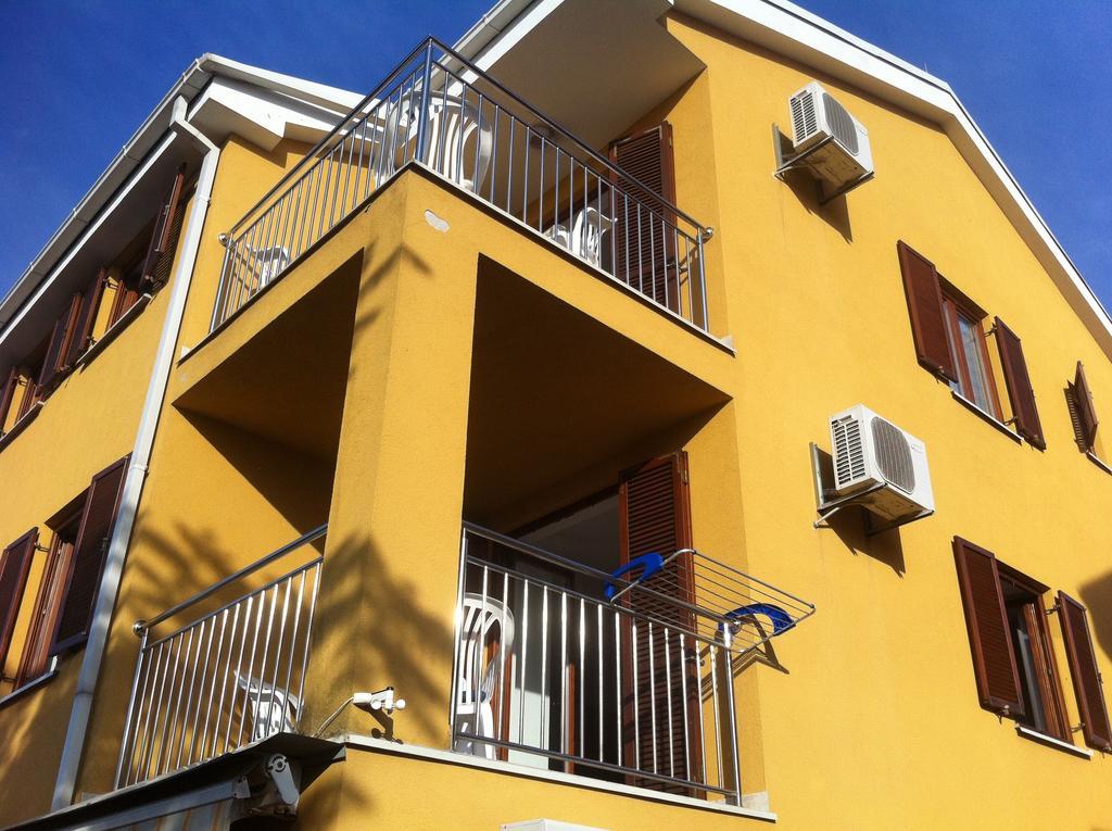 Apartments Leona & David Malinska Quarto foto